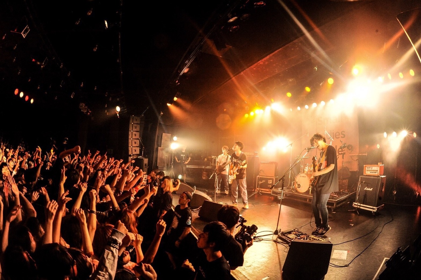KOTORIのライブの様子。（Photo by MASANORI FUJIKAWA）
