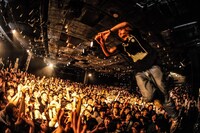 KOTORIのライブの様子。（Photo by MASANORI FUJIKAWA）