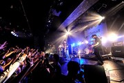 KOTORIのライブの様子。（Photo by MASANORI FUJIKAWA）