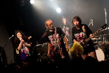 左から益子寺かおり、和嶋慎治、中尊寺まい。（撮影：斉藤明）