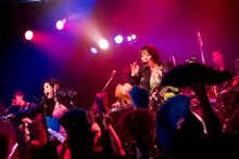 ベッド・イン（撮影：斉藤明）