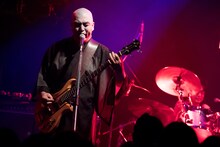 鈴木研一（B, Vo / 人間椅子）（撮影：斉藤明）