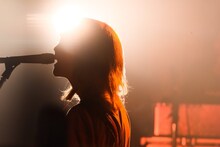 牛丸ありさ（Vo, G / yonige）（Photo by MASANORI FUJIKAWA）