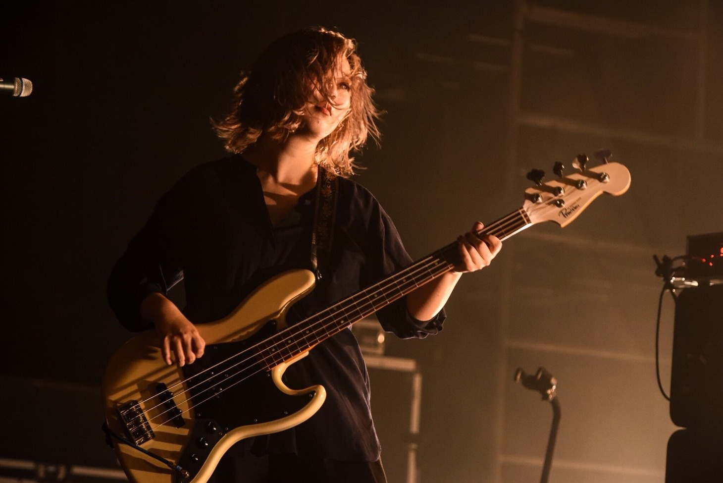 ごっきん（B, Cho / yonige）（Photo by MASANORI FUJIKAWA）