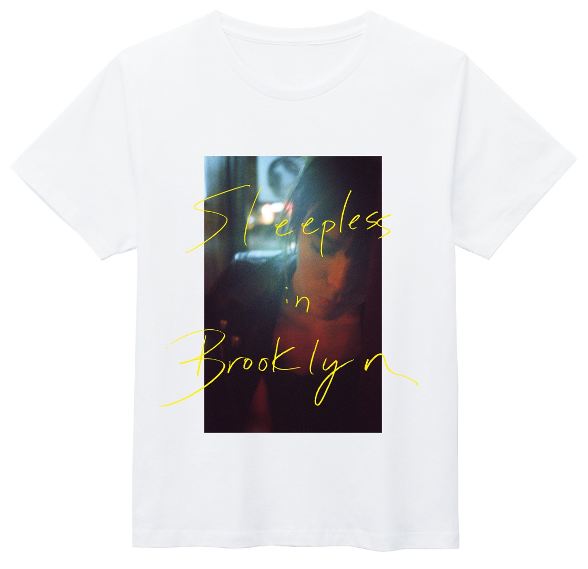 完全生産限定盤に封入されるTシャツの表面。
