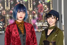 伊藤純奈（乃木坂46）と松田好花（けやき坂46）。