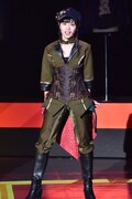 松田好花(けやき坂46)演じる千里万里子。