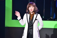 伊藤純奈（乃木坂46）扮する七色いんこ。