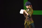 松田好花(けやき坂46)演じる千里万里子。