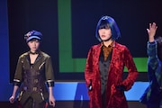 「七色いんこ」公開ゲネプロより。左から松田好花(けやき坂46)演じる千里万里子、伊藤純奈(乃木坂46)演じる七色いんこ。