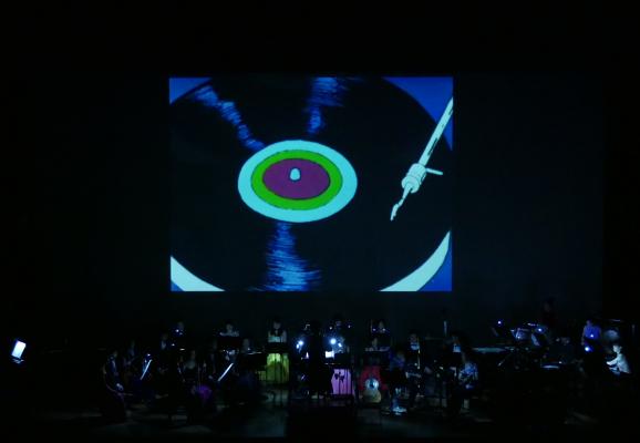 チャージマン研！ライブシネマコンサートVol.1の様子。(c)ICHI／鈴川鉄久