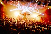 Aldious「Aldious Tour 2018 “We Are”」LIQUIDROOM公演の様子。