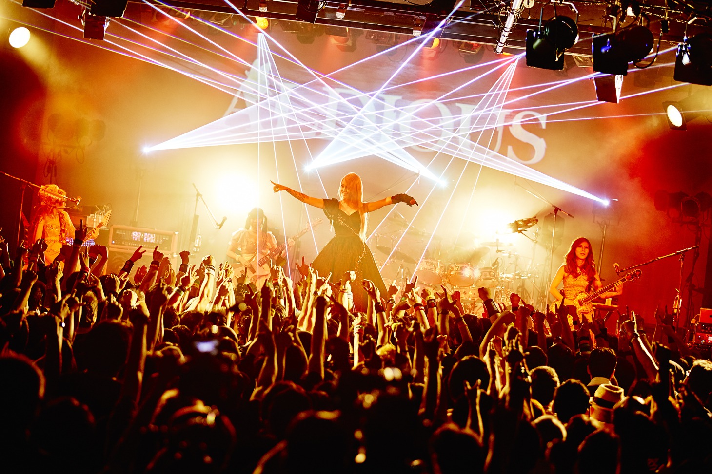 Aldious「Aldious Tour 2018 “We Are”」LIQUIDROOM公演の様子。