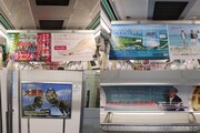 “ケツメトレイン”車内に掲出された広告の数々。