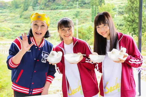 左から小林幸子、本間日陽、日下部愛菜。(c)AKS