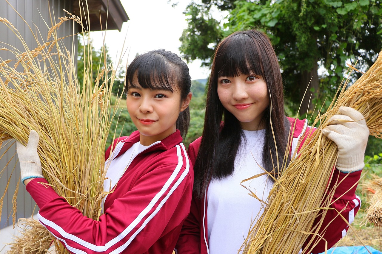 左から本間日陽、日下部愛菜。(c)AKS