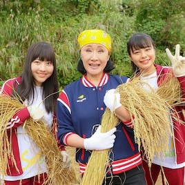 NGT48日下部愛菜、本間日陽が小林幸子と脱穀