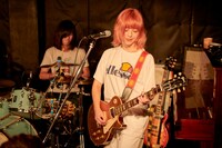 牛丸ありさ（Vo, G）（撮影：太田好治）