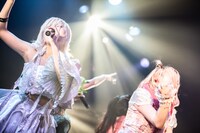 左からましろ、咎憐无。（撮影：関上貴也）