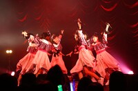「ばってん少女隊の、田舎娘3rd～ハカタダンスホールベイベー～」東京・東京キネマ倶楽部公演の様子。