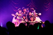 「ばってん少女隊の、田舎娘3rd～ハカタダンスホールベイベー～」東京・東京キネマ倶楽部公演の様子。