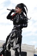 人気画像9位は「HYDEがゾンビやミニオンと共演、USJコラボライブに1万人が熱狂」より、HYDE。