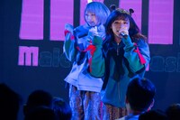 kana（手前）。（写真提供：エイジアプロモーション）