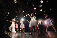 「ハコイリ▽ムスメ阿部かれん卒業公演～愛しい君とあの日の約束～」の様子。
