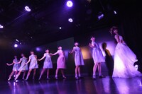 「ハコイリ▽ムスメ阿部かれん卒業公演～愛しい君とあの日の約束～」の様子。