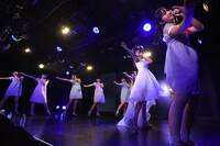 「ハコイリ▽ムスメ阿部かれん卒業公演～愛しい君とあの日の約束～」の様子。