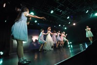 「ハコイリ▽ムスメ阿部かれん卒業公演～愛しい君とあの日の約束～」の様子。