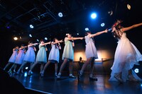 「ハコイリ▽ムスメ阿部かれん卒業公演～愛しい君とあの日の約束～」の様子。