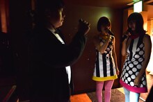 「バニラビーンズ ラストライブ -adieu-」終了を告げる舞台裏のバニラビーンズ。