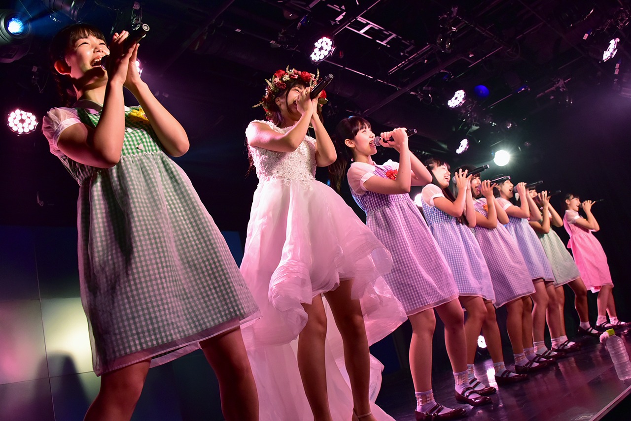 「ハコイリ▽ムスメ阿部かれん卒業公演～愛しい君とあの日の約束～」の様子。