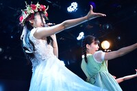 左から阿部かれん、我妻桃実。