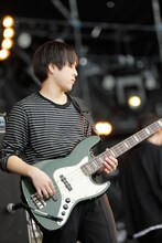 是永亮祐（B / 雨のパレード）