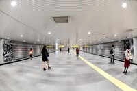 渋谷駅地下コンコースの様子。（写真提供：ピザ・オブ・デス・レコーズ）