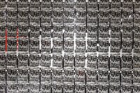 渋谷駅地下コンコースで展開されている「Hi-STA ZINE」のピールオフ広告。（写真提供：ピザ・オブ・デス・レコーズ）