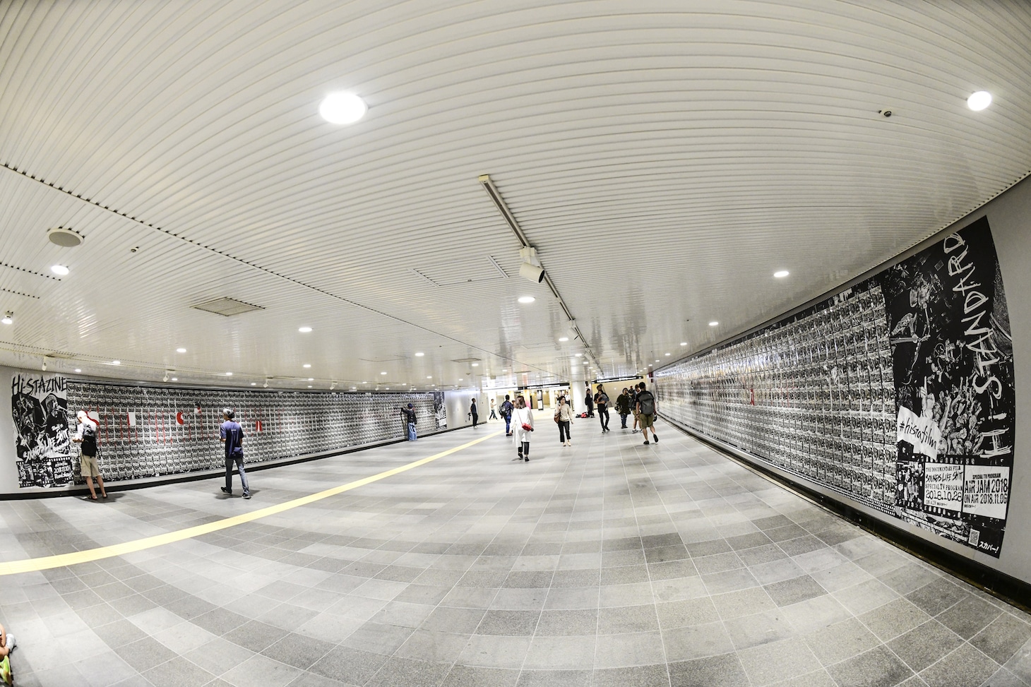 渋谷駅地下コンコースの様子。（写真提供：ピザ・オブ・デス・レコーズ）