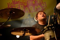 寺本英司（Dr, Cho）（Photo by YASUMASA HANDA［Showcase］）