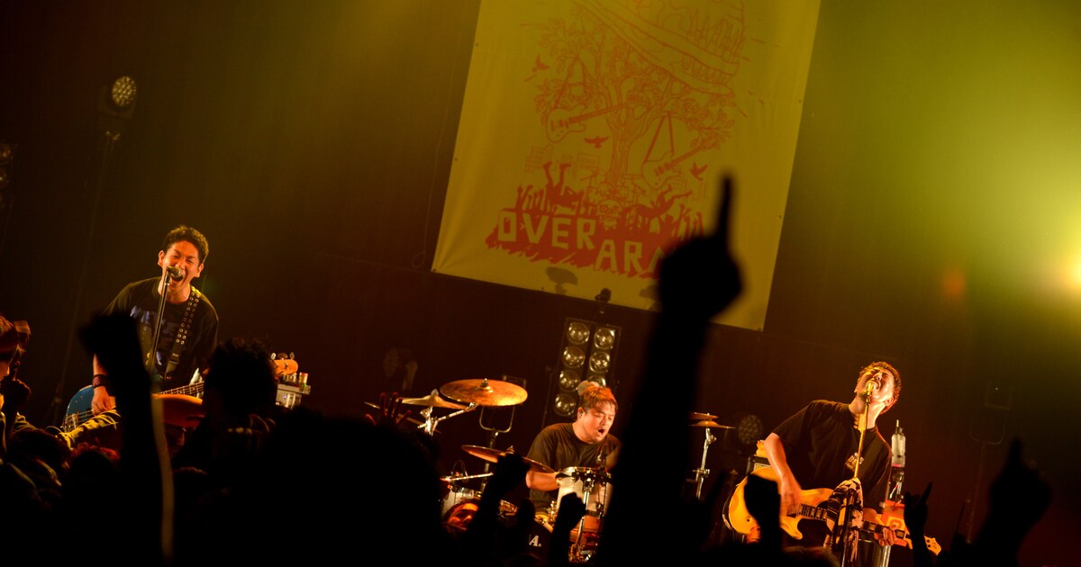 OVER ARM THROW、ファンと作り上げた15周年ワンマン「OVER ARMY 