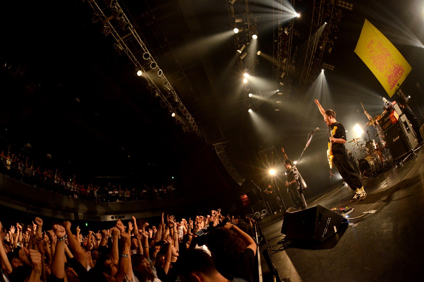 「OVER ARM THROW 15th Anniversary “OVER ARMY”」の様子。（Photo by YASUMASA HANDA［Showcase］）