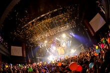 「OVER ARM THROW 15th Anniversary “OVER ARMY”」の様子。（Photo by YASUMASA HANDA［Showcase］）