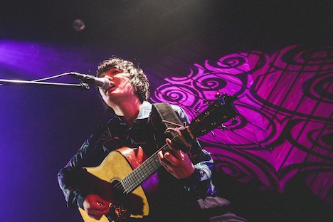 石崎ひゅーい（撮影：鈴木友莉）