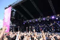 BiSHのライブの様子。