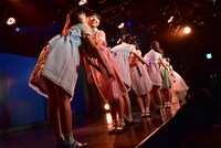 「ハコイリ▽ムスメ阿部かれん卒業公演～愛しい君とあの日の約束～」の様子。