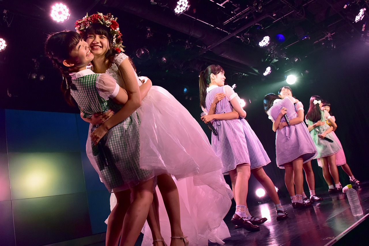 「ハコイリ▽ムスメ阿部かれん卒業公演～愛しい君とあの日の約束～」の様子。
