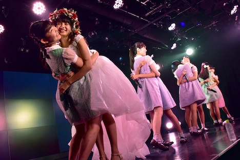 「ハコイリ▽ムスメ阿部かれん卒業公演～愛しい君とあの日の約束～」の様子。