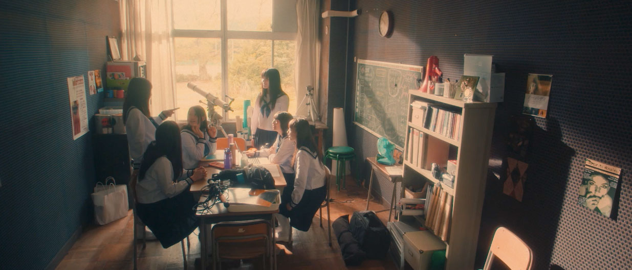 Someday Somewhere「いつの日かどこかで」ミュージックビデオのワンシーン。
