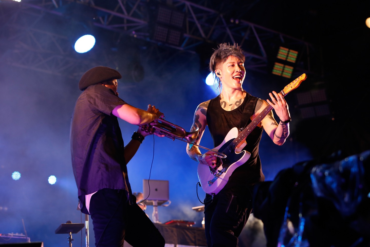 左からタブゾンビ（Tp / SOIL & "PIMP" SESSIONS）、MIYAVI。
